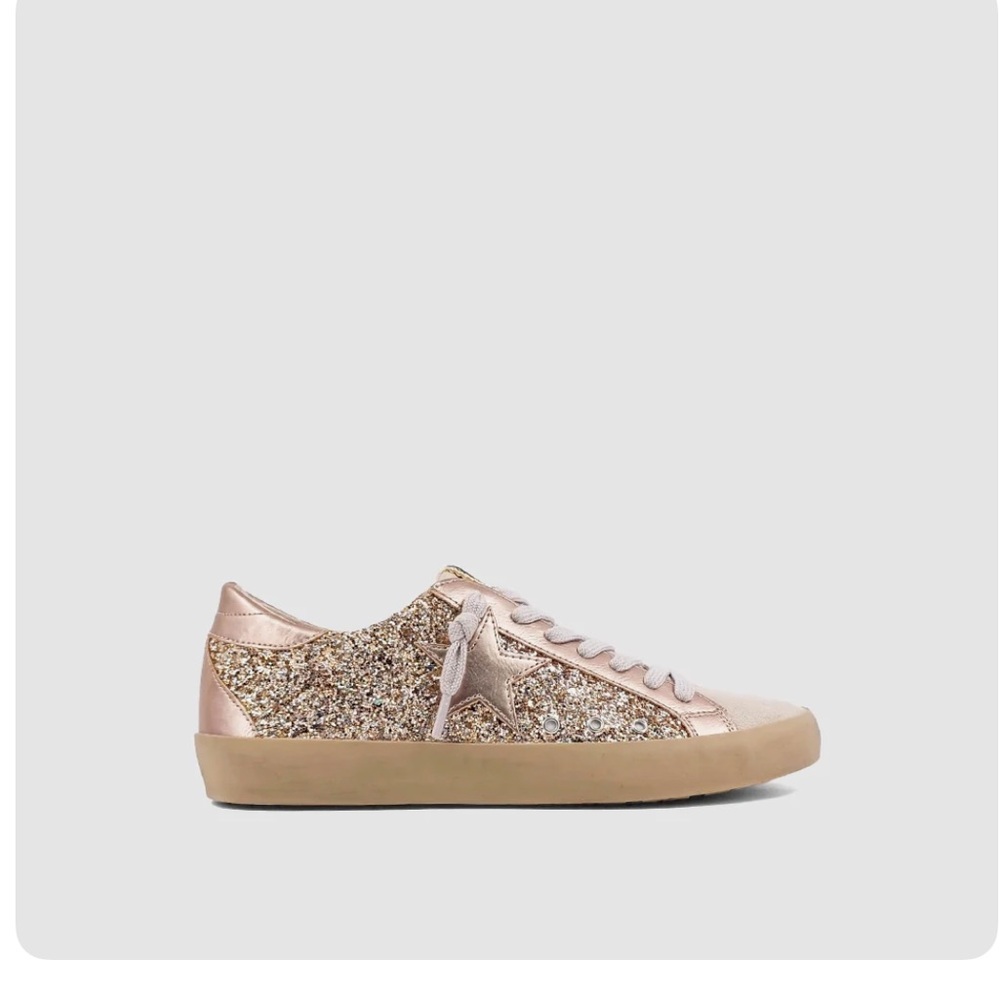 Sneakers 
New, 
Never worn 
Size 6